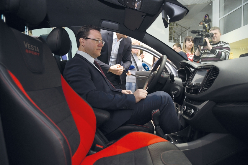 Губернатор Самарской области Дмитрий Азаров стал первым владельцем LADA Vesta Sport